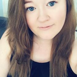 User Profile: Rhiannonlovestolisten