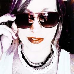 Profile: DaniListens2U